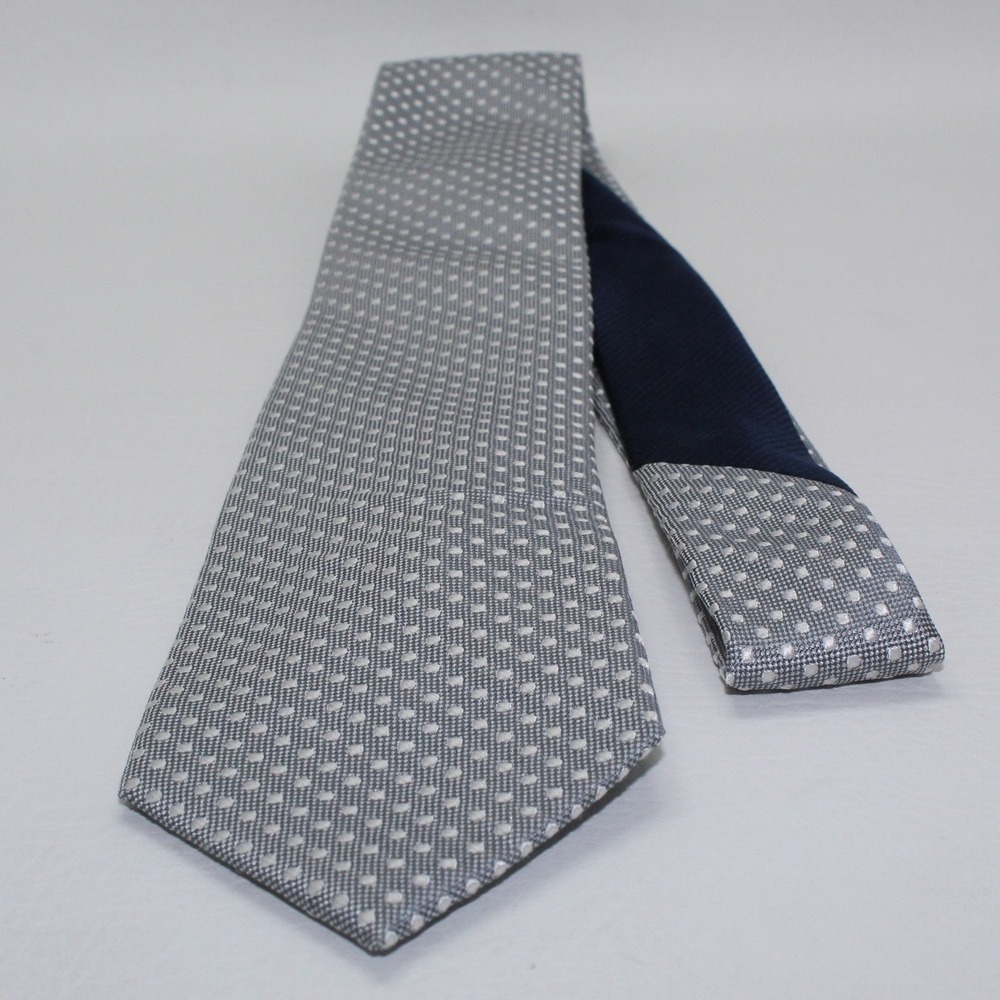 Roundtree & Yorke Trademark Mens Silk tie Grey Silver Geometric Micro Pattern